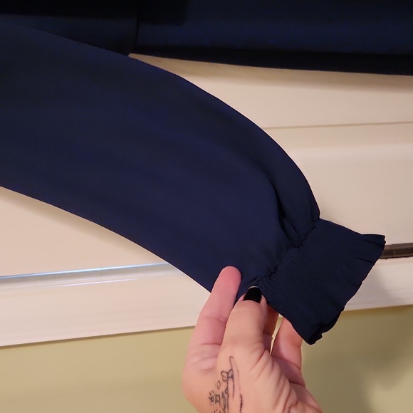 Off the shoulder navy blue mini dress with built in slip size L - Picture 2 of 6